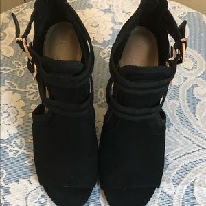 LAUREN CONRAD HEELS WOMEN SHOES SIZE 9 MEDIUM COLOR BLACK SUEDE.